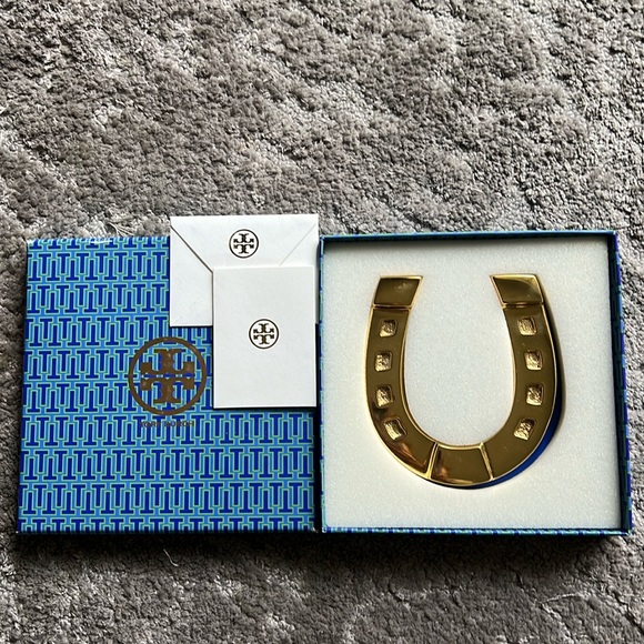 BNIB Tory Burch paperweight/good luck door plaque - Picture 1 of 3